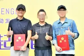 文章担任表演坊老师，被问是否有教师资格，网友还希望聘请黄海波图片