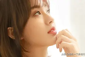 我的女同桌，从来不敢和她对视超过3秒图片