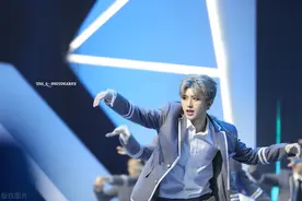 蔡徐坤现场唱《情人》，温柔乡让全场秒沉沦，单曲循环三百遍图片