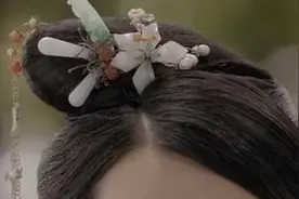如懿传｜意欢格格时期的旗头发饰：白玉石莲花簪、小流苏图片