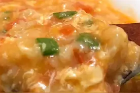 你们要的西红柿疙瘩汤来喽，疙瘩这样拌，口感劲道营养美味喝不够图片