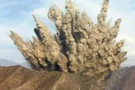 为什么炮弹爆炸时不能直接趴在地上？只有在部队服役过的老兵才懂图片