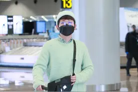 男生戴“绿帽”超时髦：孟鹤堂私服清新，原来相声演员也会穿搭图片