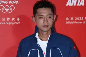 张继科现身安踏活动，两套造型风格不同，乒乓王子是他吧？图片