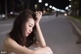 小说：我资助山区女孩8年，被她欺骗后我不再打钱，她却找来大闹图片