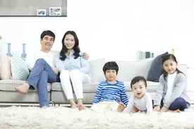 61岁大妈感慨：帮女儿把外孙带到6岁，我终于知道养老该靠谁图片