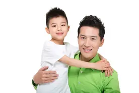 小说：他含辛茹苦把我养大，10年后警察却说我是被拐卖的图片