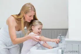 吃饭时可以坐着不动吗？父母学会10个妙招，让宝宝吃饭倍倍香图片