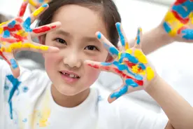 孩子静悄悄肯定在作妖，孩子不出声肯定出事了图片