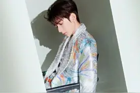 TFBOYS七周年王源solo舞台造型，呼应新歌的花瓣妆图片