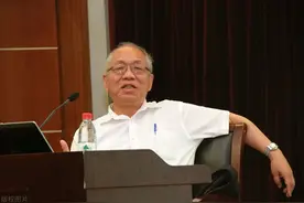 大赛被北大碾压，丘成桐怒骂清华老师：上课不负责，科研没超越图片
