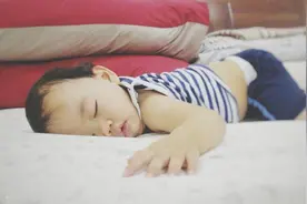 宝宝睡眠有技巧，妈妈必看图片