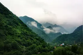 秦岭这个未开发峪口，自驾可进，凉快且人少，还有瀑布和农家乐图片