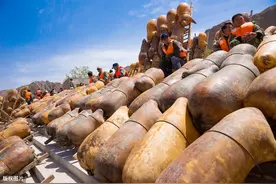 相传，天上有一种龙——金龙图片