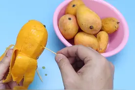 芒果上插一根牙签，作用真棒，我是今天才知道，涨知识了图片