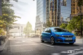 12万精致小车，全新标致308发布，和高尔夫相比你选谁图片