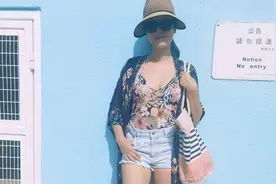 陈豪一家五口逛公园，港姐冠军太太身材抢镜，四年抱仨仍要继续生图片