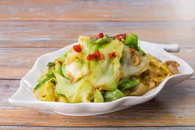 买包菜时，选结实的还是松散的？老菜农说漏嘴，以后不会再买错了图片