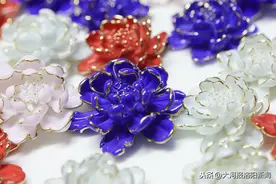 解密牡丹瓷饰品“小花匠”：艺人关晓彤洛阳录制央视秋晚时，曾对它爱不释手图片