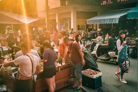 盘点最适合新手摆地摊的6大类产品，助你挣钱到手软（干货分享）图片