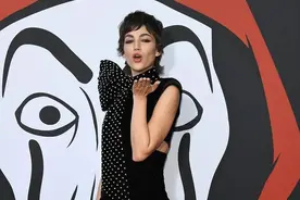 女劫匪东京在《纸钞屋》待了四年，扮演者乌苏拉·科尔维罗爆红图片