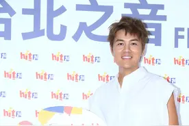 吴克群为自己的新专辑宣传，撩起短裤秀出美腿肉图片