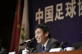 中超乱成一锅粥！球队解散+球员失业，足协领导你们感到后悔吗？图片