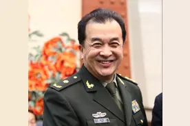 国家一级演员黄宏：享少将军衔被免职后杳无音信，今现状令人堪忧图片