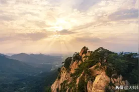 在辽宁唯一国家级天然氧吧看千朵莲花山，天然形成的石佛令人称奇图片