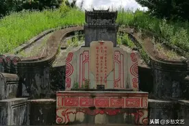 广东大埔三河坝翁万达墓，日受千夫拜，夜观万盏灯图片