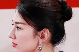 单亲妈妈这样做：做70%妈妈才是对孩子的负责，放手反而是尊重图片