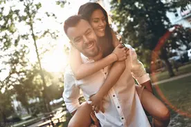 “三更半夜”主动联系你的女人，劝你不要去“撩”图片