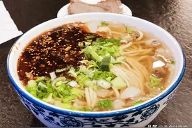 这一碗手工牛肉面，西北人的最爱，面食中当之无愧的小吃王图片