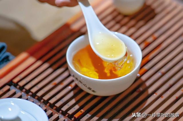 简单教茶小白们区别红茶和绿茶的四大技巧