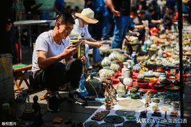 地摊经济火了：“摆地摊”英语怎么说？图片