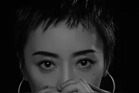 还是来听听沙玛诗薇演唱的这首彝语歌曲《失落的口弦》！图片