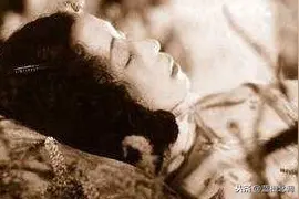 她追星把自己追成影后，36岁悲愤自杀，人生竟和偶像一模一样图片