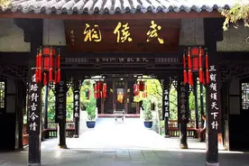 诸葛亮的墓到底在哪儿，宝鸡五丈原？汉中定军山？还是成都？图片