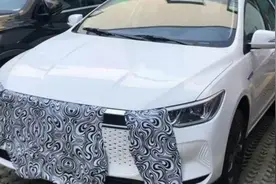 看个新车丨换装刀片电池，比亚迪秦EV改款变脸图片