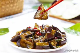 油焖茄子，香甜入味，佐酒配饭超美味，地道家常美食，做法超简单图片