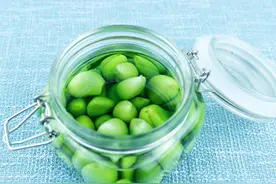 泡腊八蒜，牢记这“醋”别放错了，多加2样，蒜瓣碧绿也不辛辣图片