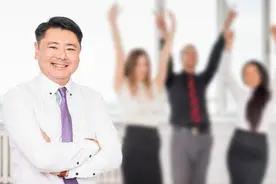 领导说“辛苦了”，怎样回答才能得到领导青睐，秀出你的高情商？图片