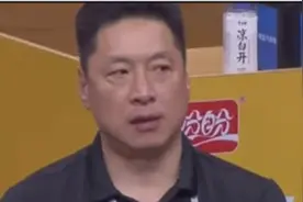 明争暗婊？杜锋痛批胡明轩：我真服了你，李春江讥笑表情亮了图片