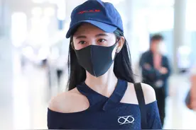 鞠婧祎黑色露肩针织T恤+西裤，男友运动风气场超A图片