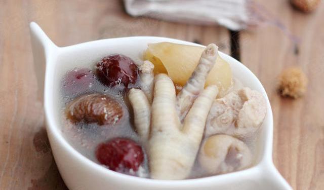 花胶鸡脚汤常吃好吗 2025年花胶鸡脚汤常吃好吗女性