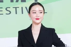 李倩又“作妖”？裤子只穿一条腿？看完后真想说：这大腿可真壮实图片