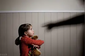 孩子不听话？别打骂孩子，越打孩子越没用，孩子还会恶性学坏图片