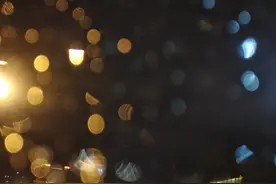 凌晨2点独居女子听到诡异敲窗声！急忙报警：好像从天上掉下来的图片