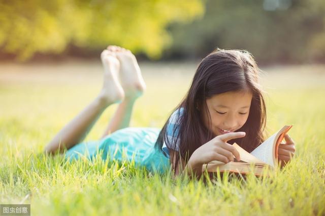 8岁女孩脸部有毛囊角化丘疹