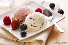 奶香四溢的手工奥利奥冰激凌，自己在家就能做，只需准备5种食材图片